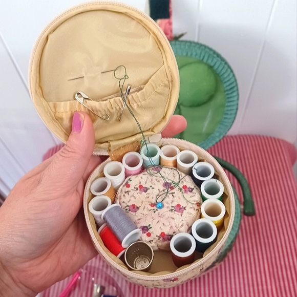 Vintage Sewing Box With Notions - Picture 6 of 14